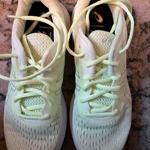 Women’s Asics Gel-excite 8, size 10